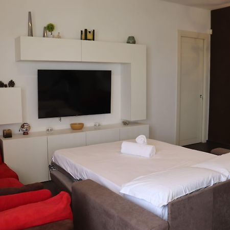 Bari Airport Seaview Apartment Buitenkant foto